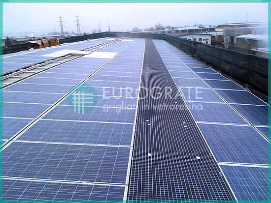 pasarelas de PRFV colocadas en instalaciones fotovoltaicas